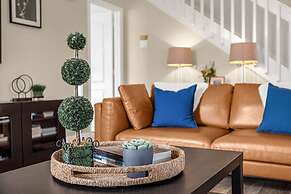 Spacious Home w Garden BBQ and Games at Golf Club