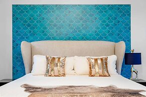 Modern ATX Mansion 6th Street 3 min Scooter