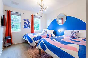 Modern ATX Mansion 6th Street 3 min Scooter