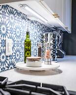 Modern ATX Mansion 6th Street 3 min Scooter