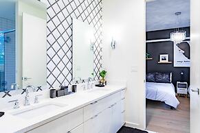 Modern ATX Mansion 6th Street 3 min Scooter