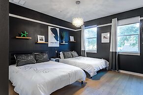 Modern ATX Mansion 6th Street 3 min Scooter