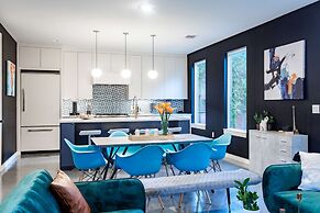 Modern ATX Mansion 6th Street 3 min Scooter