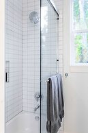 Modern ATX Mansion 6th Street 3 min Scooter