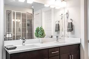 Upstay - East Austin Home w Yard Games Fire Pit