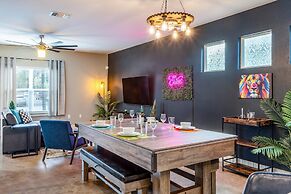 Upstay - East Austin Home w Yard Games Fire Pit