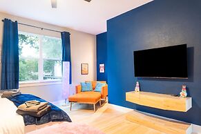 Upstay - East Austin Home w Yard Games Fire Pit