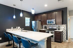 Upstay - East Austin Home w Yard Games Fire Pit