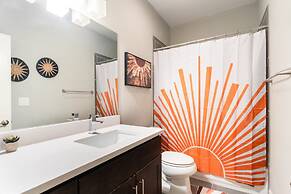 Upstay - East Austin Home w Yard Games Fire Pit