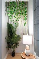 Upstay - East Austin Home w Yard Games Fire Pit