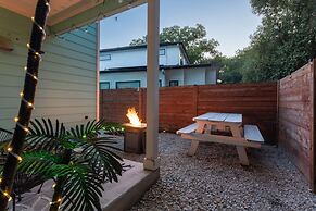 Upstay - East Austin Home w Yard Games Fire Pit
