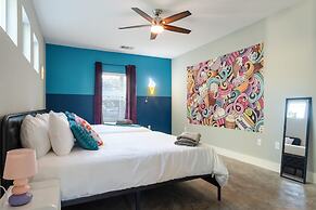 Upstay - East Austin Home w Yard Games Fire Pit