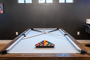 Upstay - East Austin Home w Yard Games Fire Pit