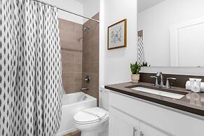 Upstay - Modern Luxury Home w Pool Spa Resort