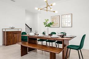 Upstay - Modern Luxury Home w Pool Spa Resort