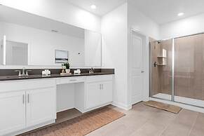 Upstay - Modern Luxury Home w Pool Spa Resort