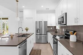 Upstay - Modern Luxury Home w Pool Spa Resort