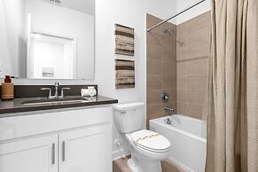 Upstay - Modern Luxury Home w Pool Spa Resort