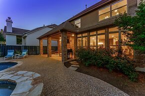 Upstay - Spacious Home w Pool-hot Tub-office-yard