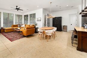 Upstay - Spacious Home w Pool-hot Tub-office-yard