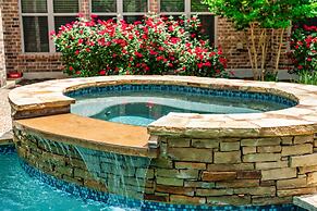 Upstay - Spacious Home w Pool-hot Tub-office-yard