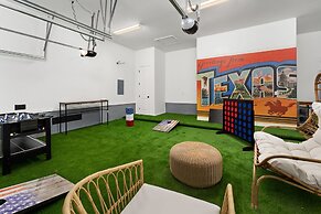 Upstay - Spacious Home w Pool-hot Tub-office-yard