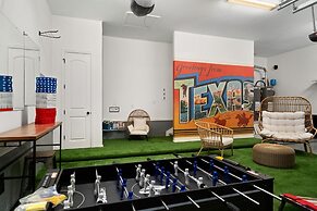 Upstay - Spacious Home w Pool-hot Tub-office-yard