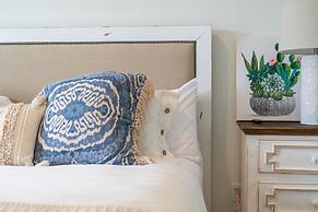 Upstay - Spacious Home w Pool-hot Tub-office-yard