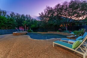 Upstay - Spacious Home w Pool-hot Tub-office-yard
