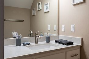 Upstay - Newly Built Modern Home w Private Pool