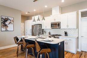 Upstay - Newly Built Modern Home w Private Pool