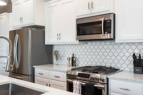 Upstay - Newly Built Modern Home w Private Pool