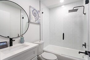 Upstay - Multiple Patio Decks Fenced-in Yard BBQ