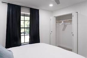 Upstay - Multiple Patio Decks Fenced-in Yard BBQ