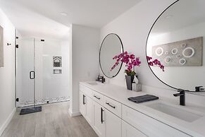 Upstay - Multiple Patio Decks Fenced-in Yard BBQ