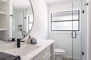 Upstay - Multiple Patio Decks Fenced-in Yard BBQ