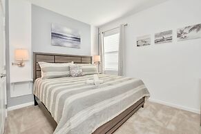 Waterfront Family Mansion w Pool BBQ Games Room