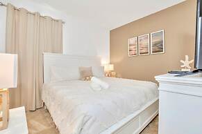 Waterfront Family Mansion w Pool BBQ Games Room