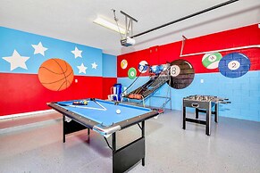 Waterfront Family Mansion w Pool BBQ Games Room