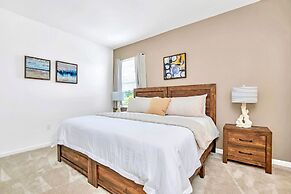 16-guest Lakefront Home w Pool-cinema-games