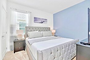 16-guest Lakefront Home w Pool-cinema-games