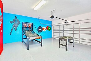 16-guest Lakefront Home w Pool-cinema-games