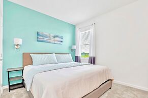 16-guest Lakefront Home w Pool-cinema-games