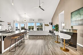 Upstay - Lakeside Getaway - Pool Hot Tub Games