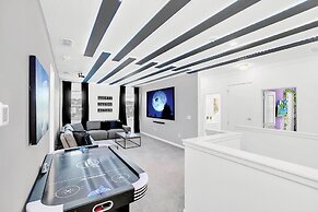 Upstay - 20-guest-all-theme-rooms-pool-spa-theatre