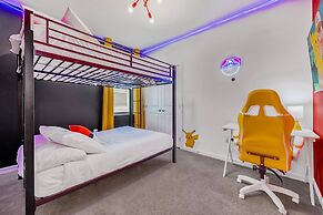 Upstay - 20-guest-all-theme-rooms-pool-spa-theatre