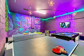 Upstay - 20-guest-all-theme-rooms-pool-spa-theatre