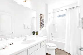 Upstay - 20-guest-all-theme-rooms-pool-spa-theatre