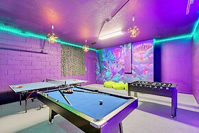 Upstay - 20-guest-all-theme-rooms-pool-spa-theatre