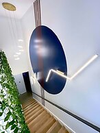 Massive Compound 20 Beds Rainey St 6 min Walk